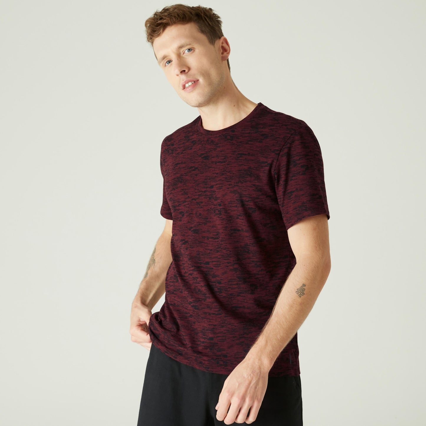 Men Tshirt For Gym Poly-Cotton 500- Burgundy Print